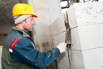 Image showing builder mason at bricklaying work