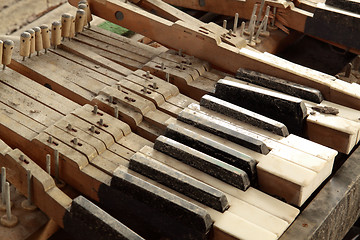 Image showing Old piano 