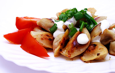 Image showing Foto of dumplings and tomato on plate