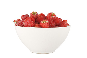 Image showing full bowl with ripe raspberry 