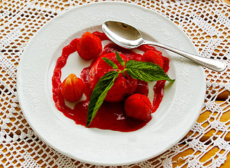 Image showing Panna cotta plate