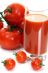 Image showing Fresh tomatoes and a glass full of tomato juice. 