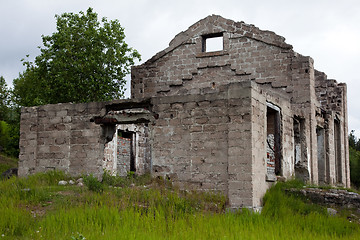 Image showing The walls of an abandoned house