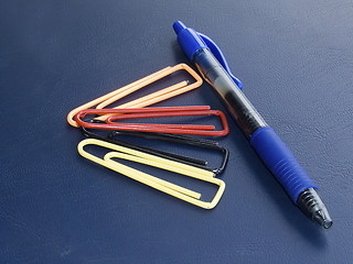 Image showing colored paper clips and pen 2