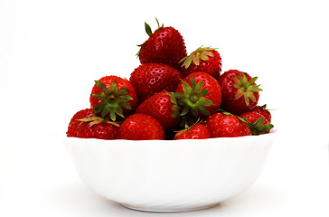 Image showing Foto of strawberry in bowl in studio