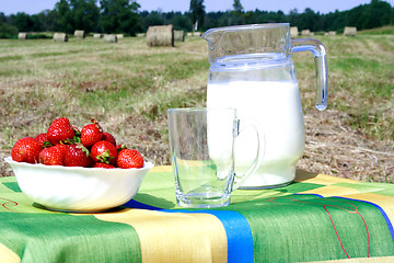 Image showing Foto of strawberry in bowl and milk