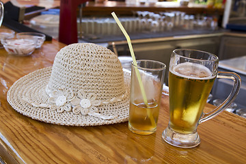 Image showing Sun hat and cold druinks