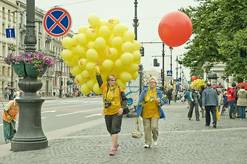 Image showing Yellow balloons