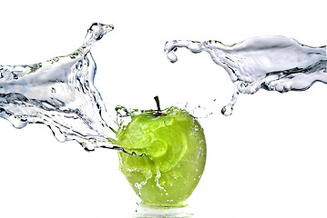 Image showing perfect fresh water splash on green apple isolated on white