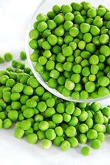 Image showing Young green peas