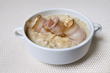 Image showing breakfast with oat and bacon