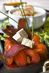 Image showing Cluse up slices of the tomatos and bacon