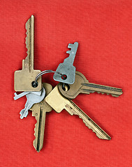 Image showing old keys from the door