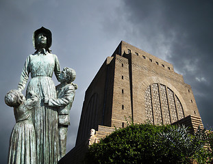 Image showing Voortrekker Monument and Statue of mother