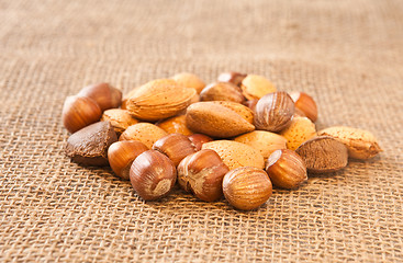 Image showing mixed nuts