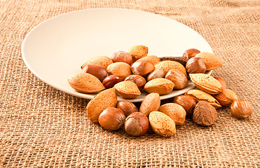 Image showing mixed nuts