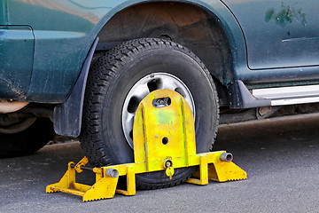 Image showing Wheel clamp