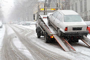 Image showing Towing car