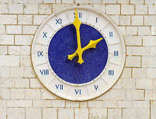 Image showing Two o clock