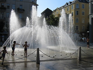 Image showing Kids in the fountain 1