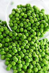 Image showing Young green peas