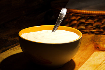 Image showing Foto of  cream placed at ceramic bowl