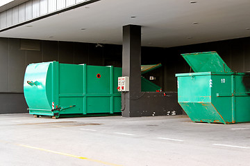 Image showing Hydraulic press container