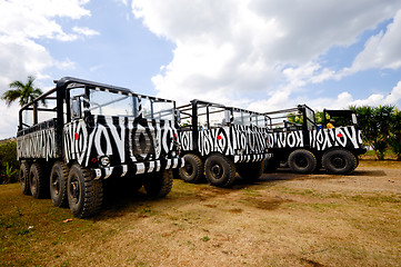 Image showing Safari truck