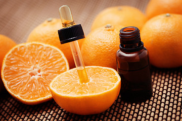Image showing tangerine essential oil 