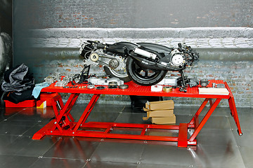 Image showing Scooter service garage