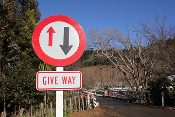 Image showing Give way