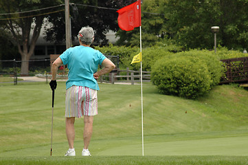 Image showing Waiting to putt