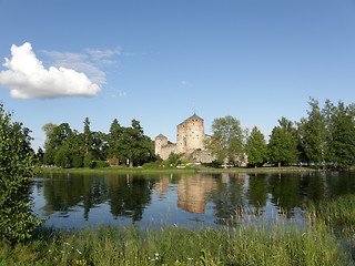 Image showing Savonlinna castle and its reflection in the lake