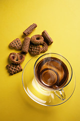 Image showing Cup of hot tea with chocolate cookies