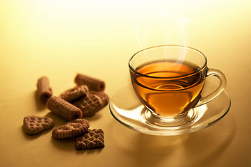 Image showing Cup of hot tea with chocolate cookies