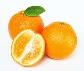 Image showing oranges with leaf