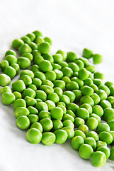 Image showing Young green peas