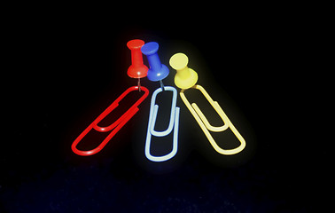 Image showing paperclips and thumbtacks