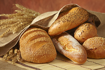 Image showing various types of bread