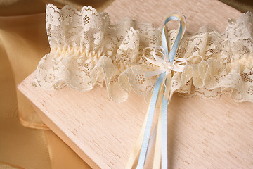 Image showing Cream Garter