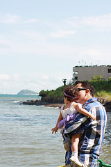 Image showing Father and duagther spending Sunday exploring Pacific Ocean