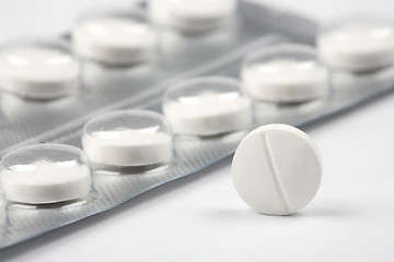 Image showing white pills