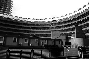 Image showing Curved Building In The Barbican