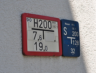 Image showing plate-pointers of distances to underground utilities