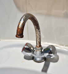 Image showing old rusty faucet