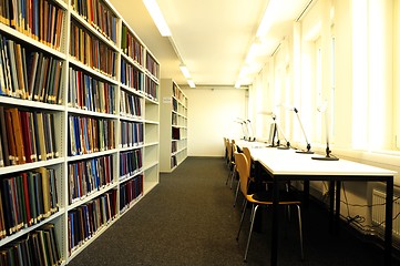 Image showing books