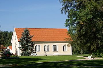 Image showing The house and trees