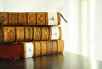 Image showing books