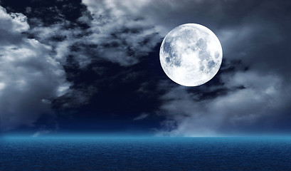 Image showing The full moon over water