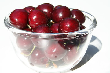 Image showing A bowl with cherries